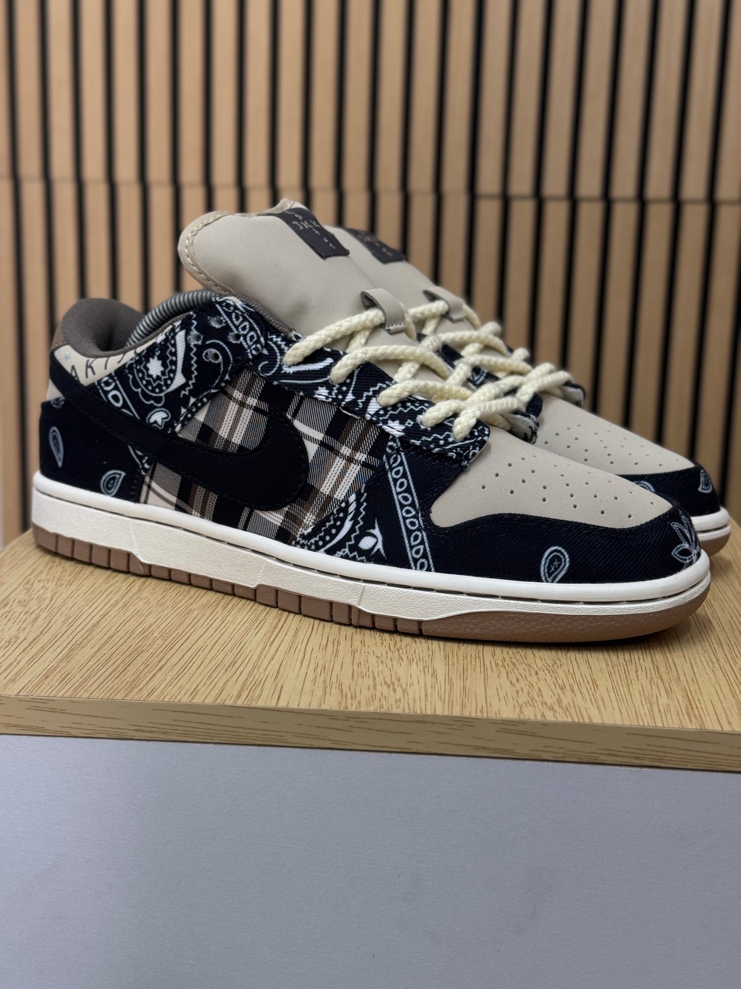 Tenis Nike Low Travis Scott (Regular Box)