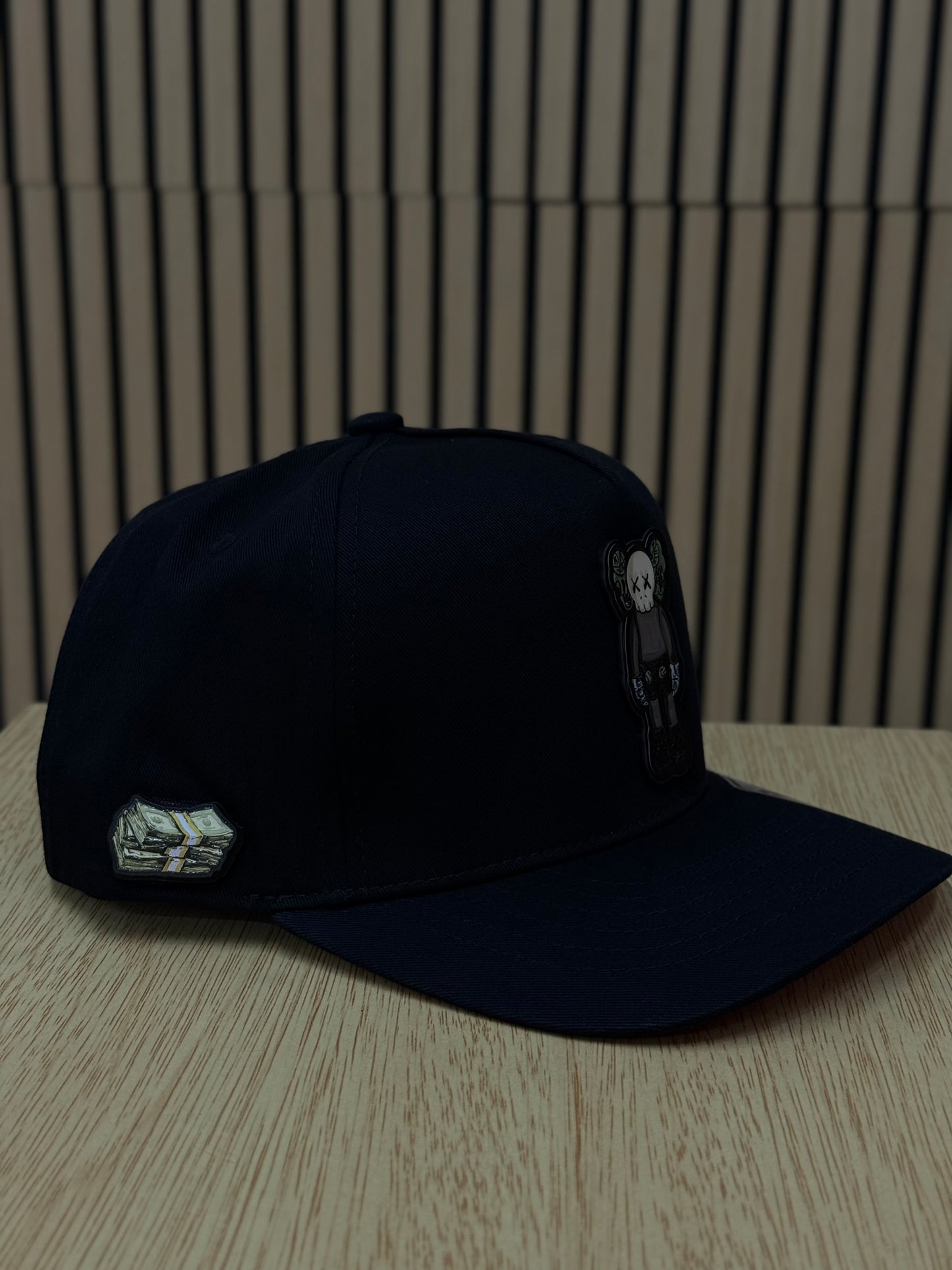 Gorra Kaws (Kamel)