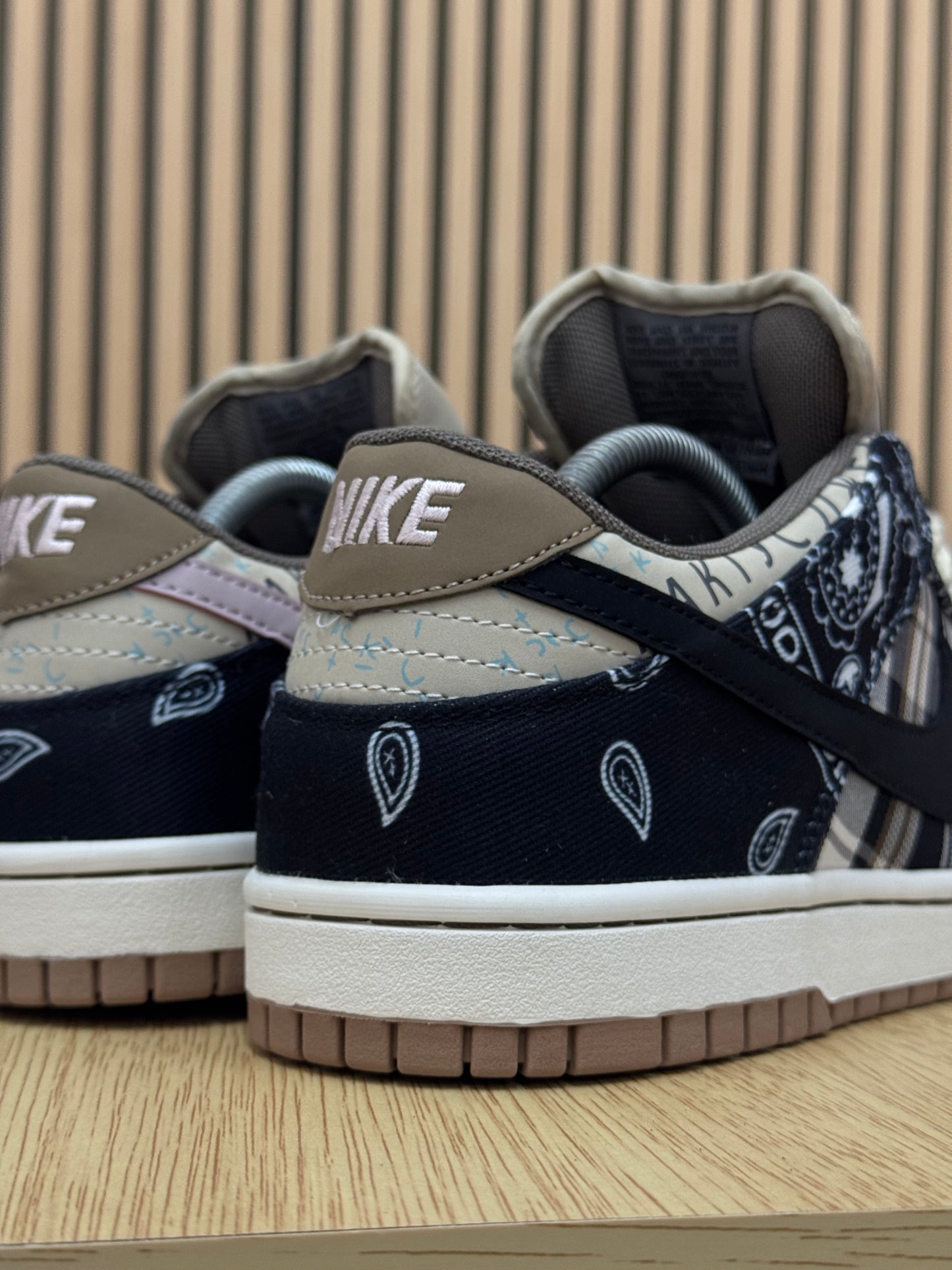 Tenis Nike Low Travis Scott (Regular Box)