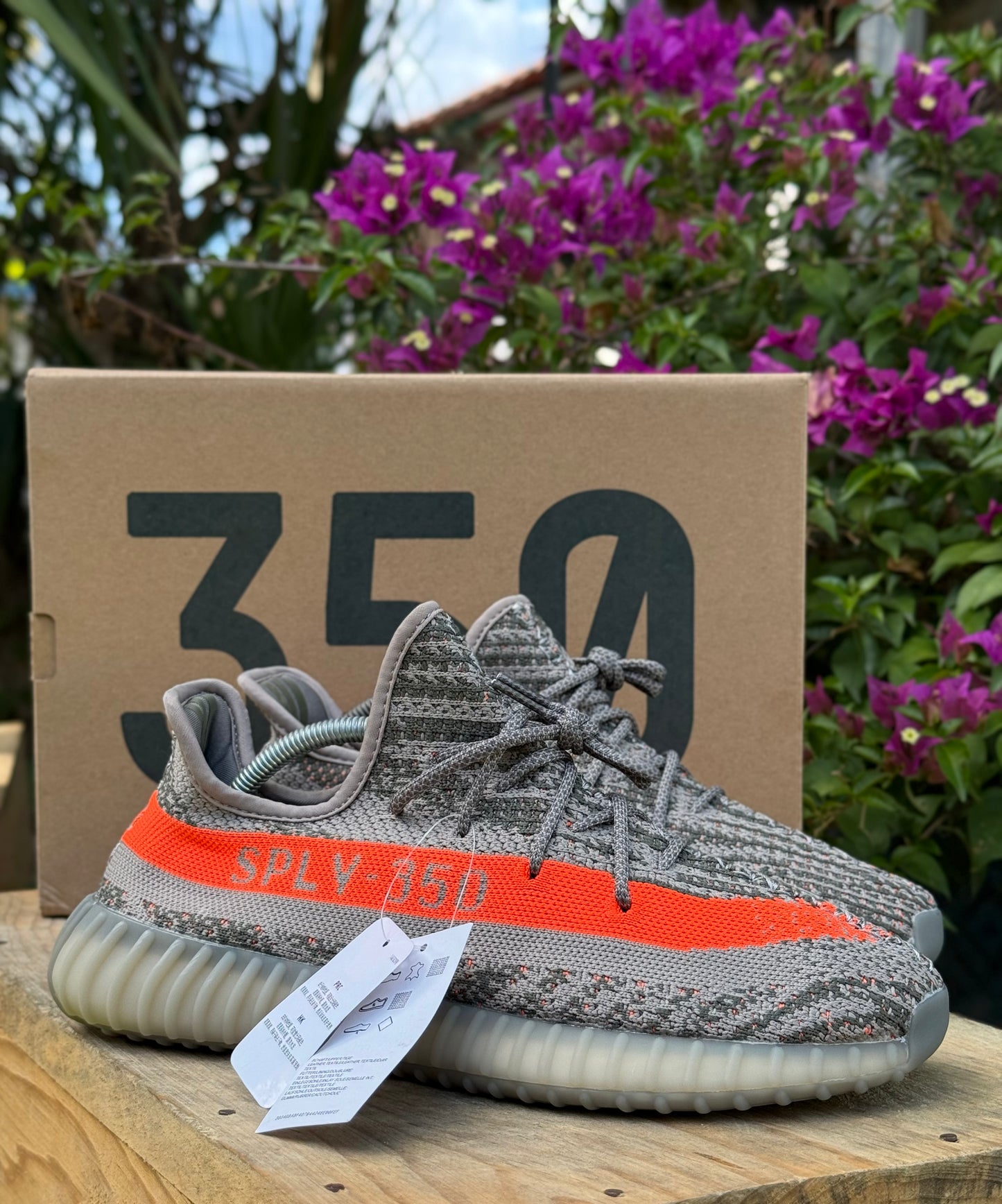 Tenis deportivo 350 color gris con anaranjado