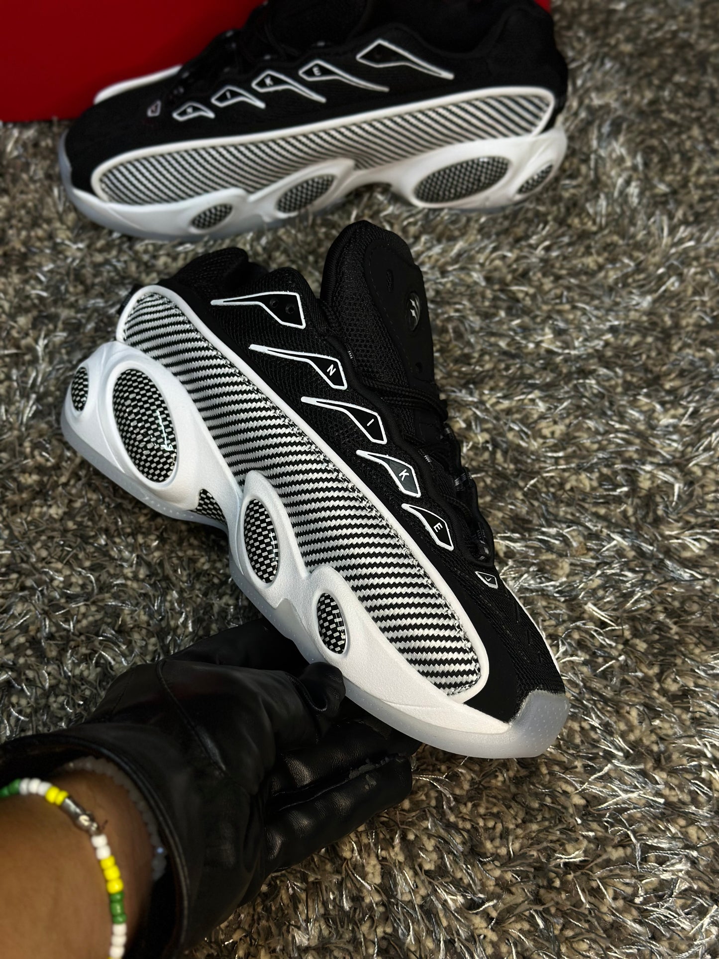 tenis deportivos blaco con negro