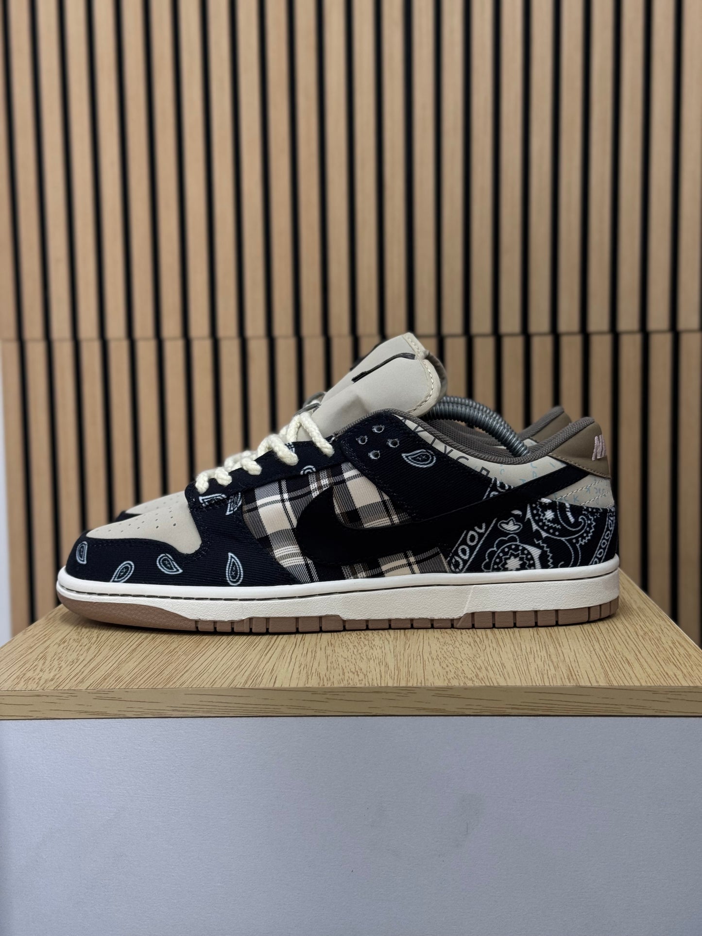 Tenis Nike Low Travis Scott (Regular Box)