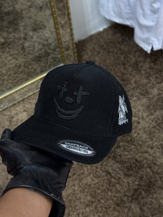Gorra Báez X Víctor Mendivil Rico O Muerto Snapback 💀💰