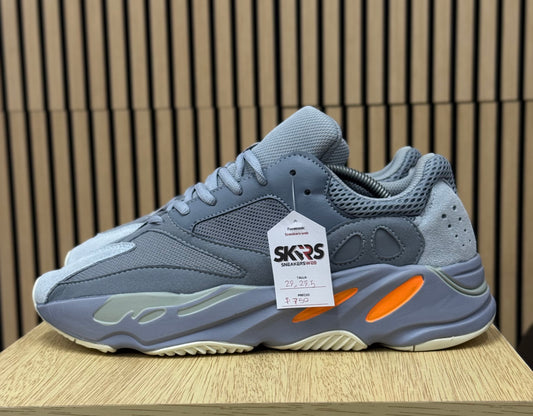 Tenis Adidas Yeezy boost 700