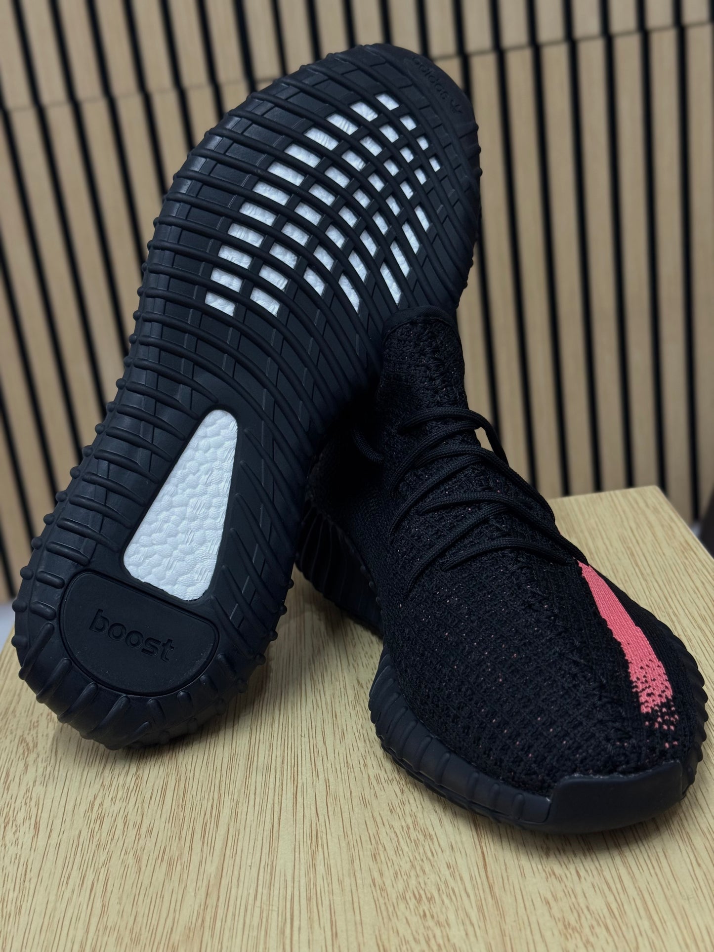 Tenis Adidas Yeezy 350 V2 Black/red