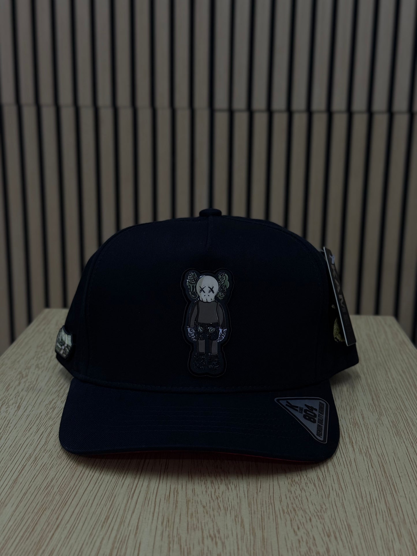 Gorra Kaws (Kamel)