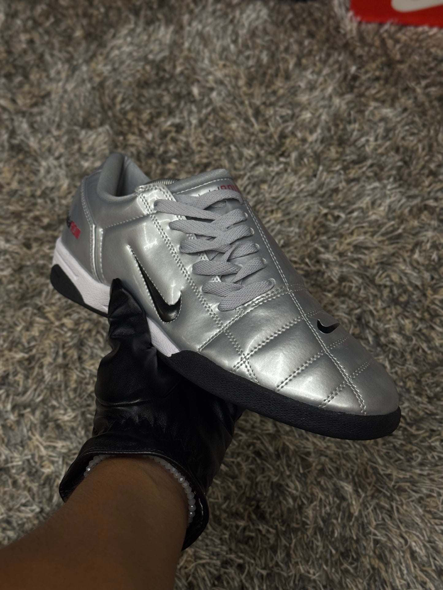 tenis Metallic Silver and Black
