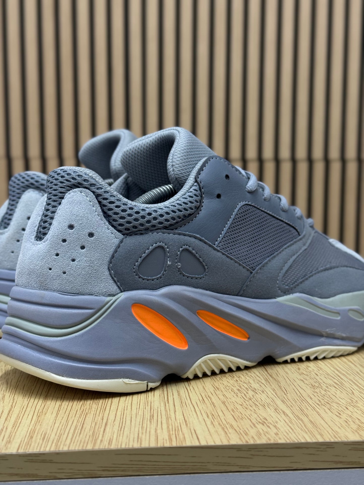Tenis Adidas Yeezy boost 700