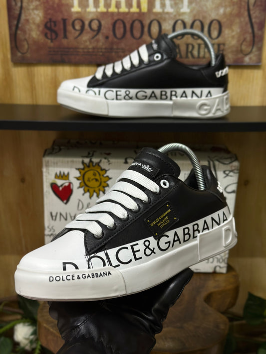Tenis blancos con negro
