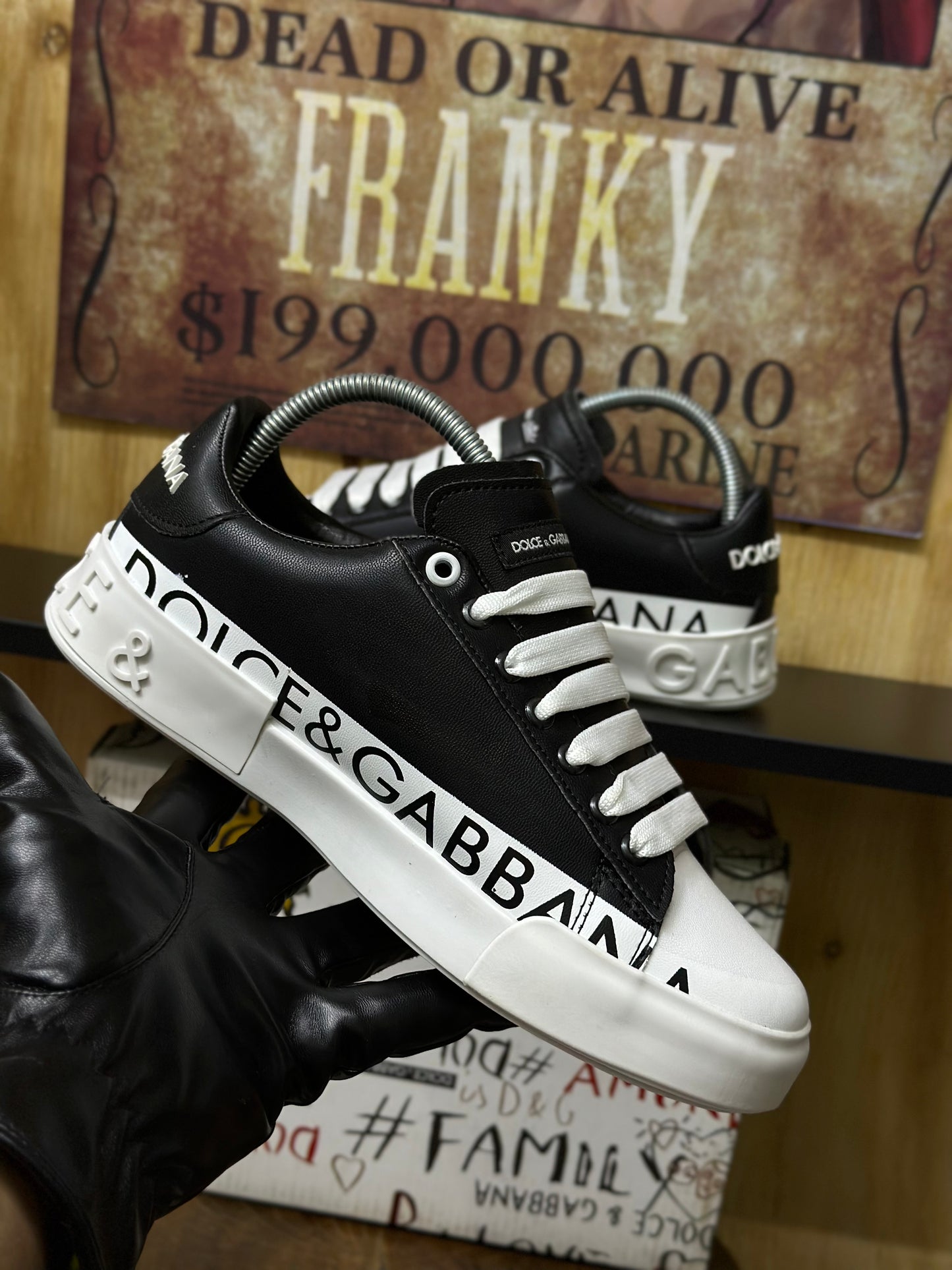 Tenis blancos con negro